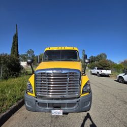 2015 Freightliner Cascadia 