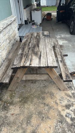 Picnic table
