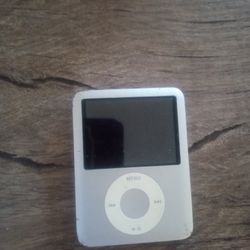 iPod Needs Fixing