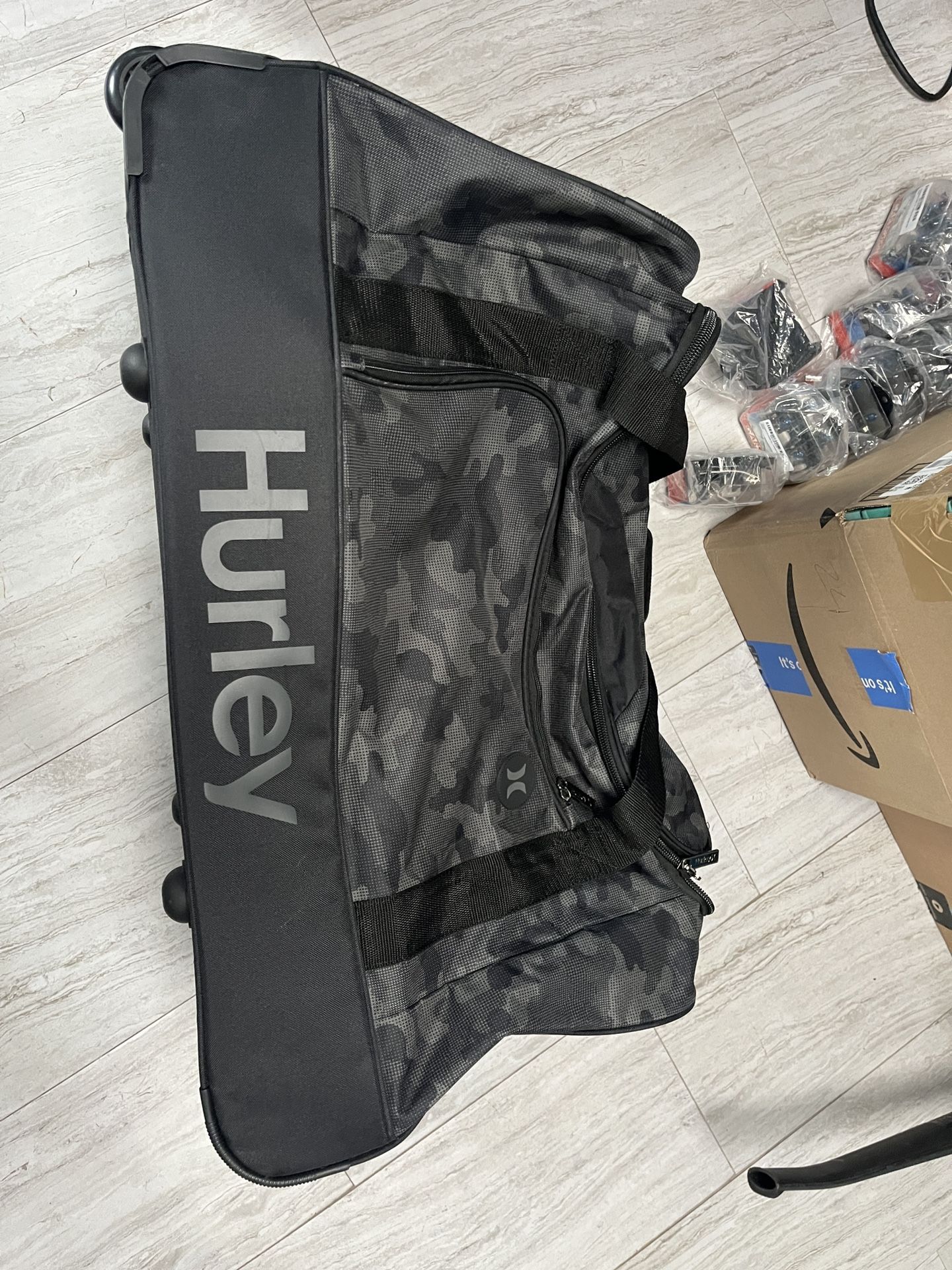 Hurley Travel Duffle Bag With Wheels And Handle