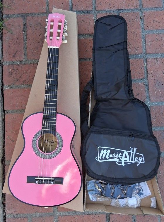 New 1/2 Size Pink Guitar, Nylon Strings, Strap,gig Bag, Extra Strings