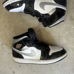 Jordan 1 Mid ‘Metallic Black White’