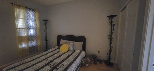 Queen Bedframe With Headboard And Vase Amd Lamps
