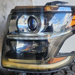2018 Chevy Tahoe Headlight  Passenger Side