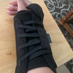 Right Wrist Brace