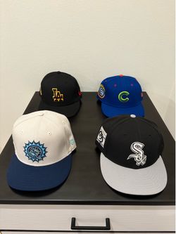 SALE! BRAND NEW 7 1/2 NEW ERA FITTEDS