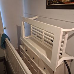 grati un gavetero una mesa con su vidrio la mesa la puede usar para sala abitacion lo que sea