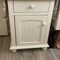 Pottery Barn Cottage Style Night Stand end Table