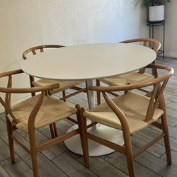 Dining Table + Chairs 