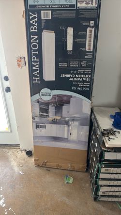 Pantry cabinet