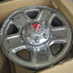 Dodge Ram 2500 8lug Rims With Hibcaps An Nuts 18 ×9