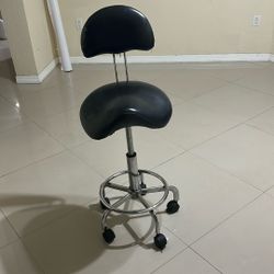 stable stool