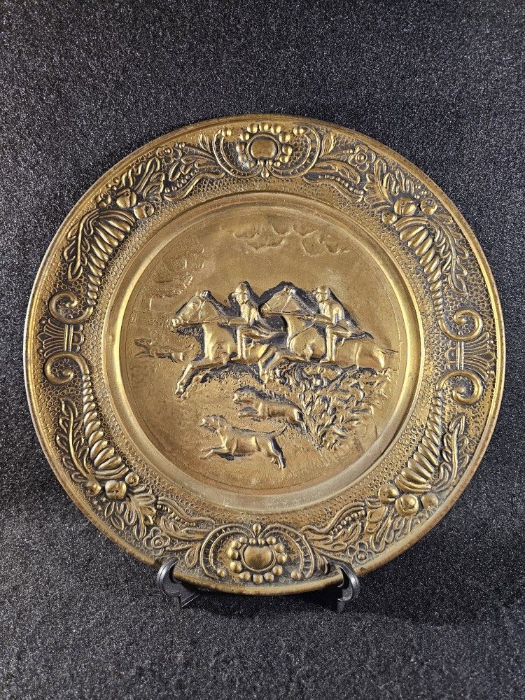 Vintage 14.25" Plate Brass/Copper Decorative Wall Art Depicting An English Fox Hunt On Horseback