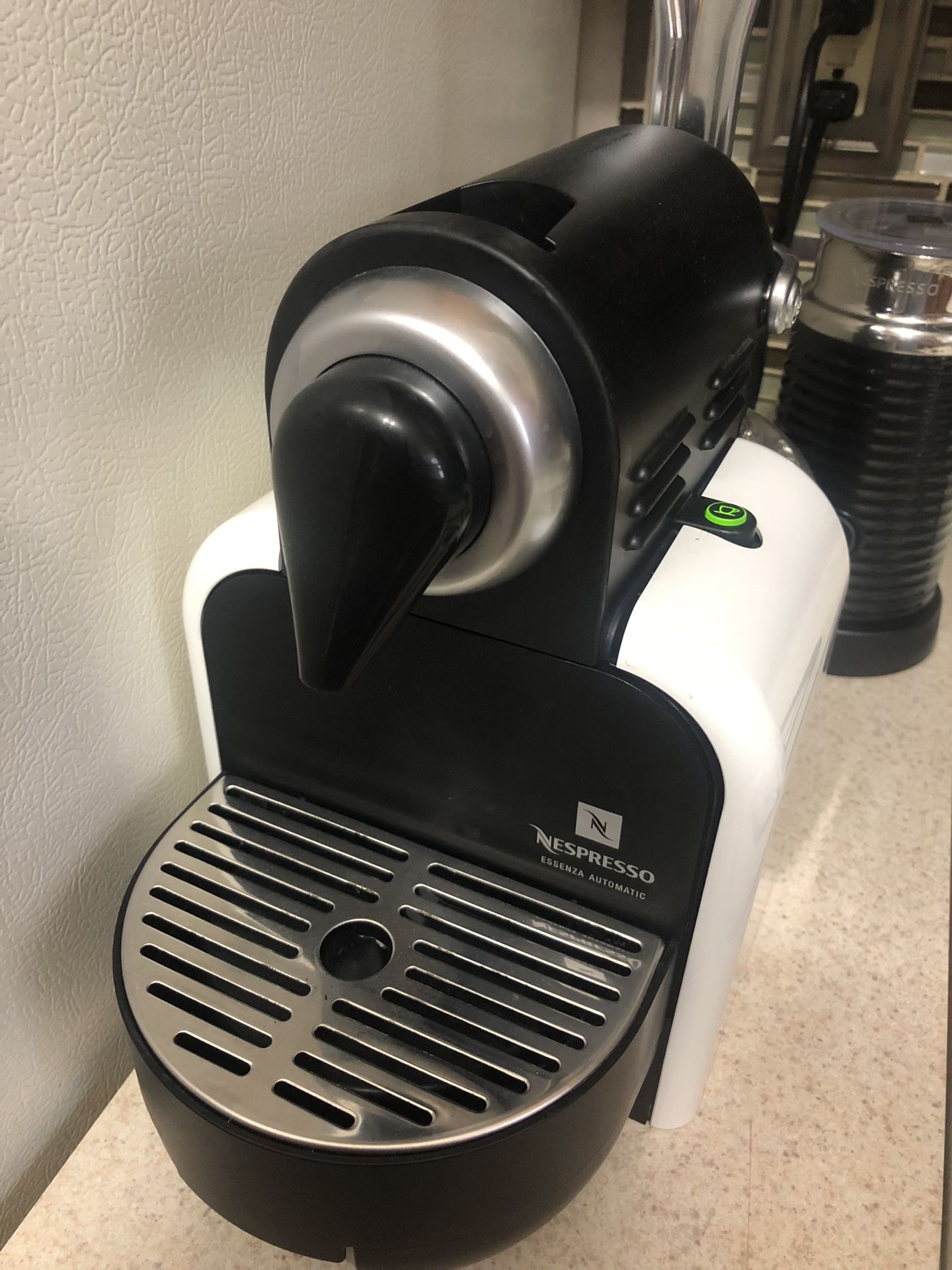 Nespresso D100 Essenes Expresso machine with milk frother.