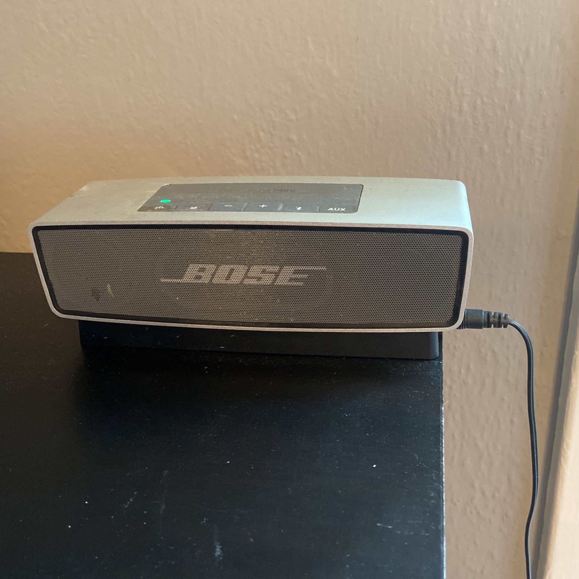 Bose soundlink mini W/ Docking Station
