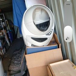 Robot 3 automatic litter boxs like new in box $250 each
