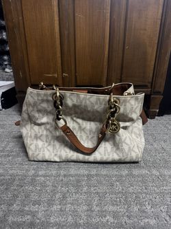 🤍 White Michael Kors Bag 🤍