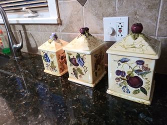 Like New Ceramic Kitchen set