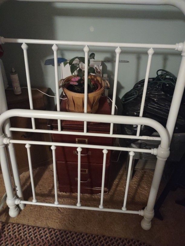 Twin Bed Frame With Metal Reels