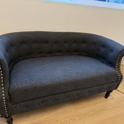 Tufted Loveseat 