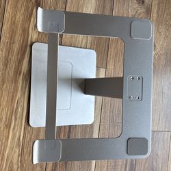 Laptop stand