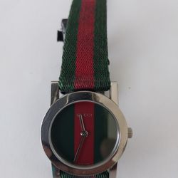 Ladies vintage Gucci watch (5200 L)
