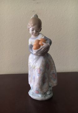 Lladro: Valencia girl
