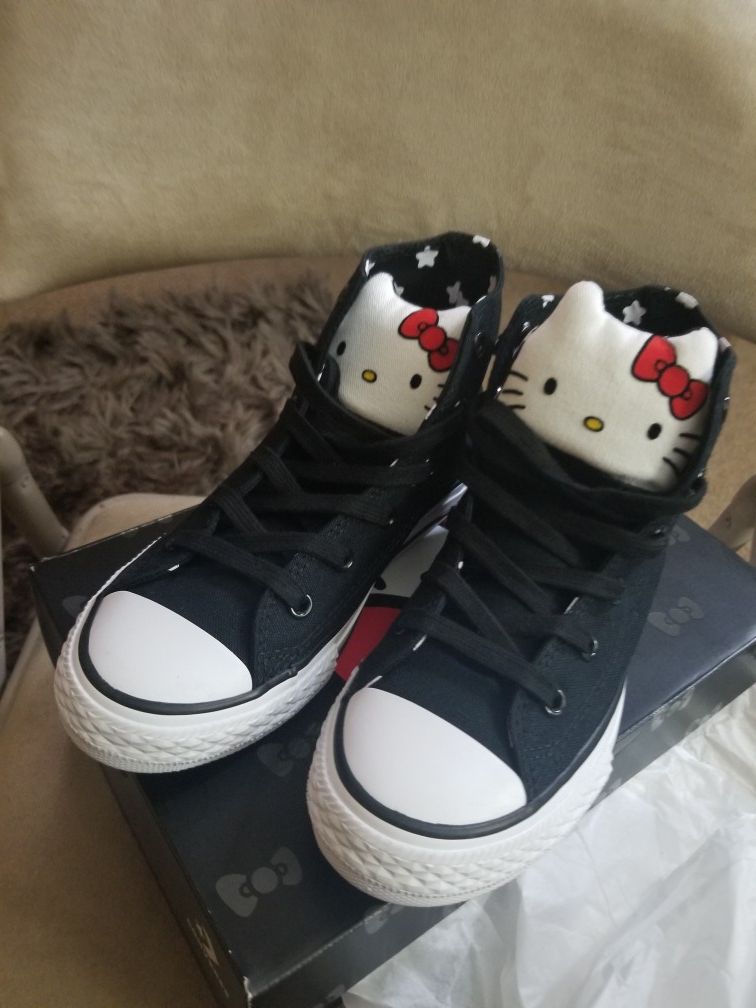 Hello Kitty addition Converse sz 1