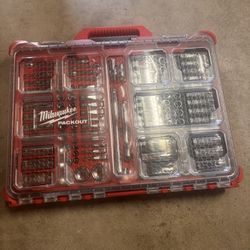 Milwaukee 1/4 and 3/8 Socket Set 