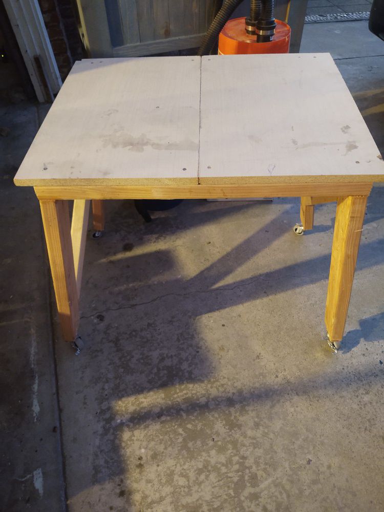 Table saw base with wheels
