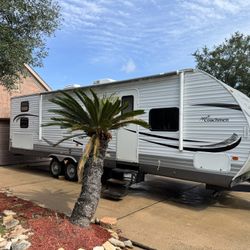 2013 Coachman 30ft travel trailer