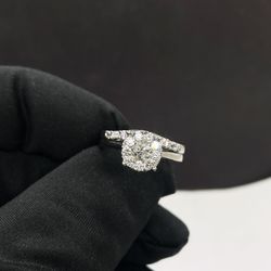14k solid white gold engagement ring with 1.4 ct of Diamond