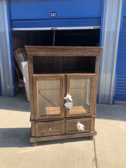 Beautiful Ashley brand hutch cabinet. Retails for over $700