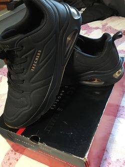 I'M SELLING SKECHERS SHOES, SIZE 9