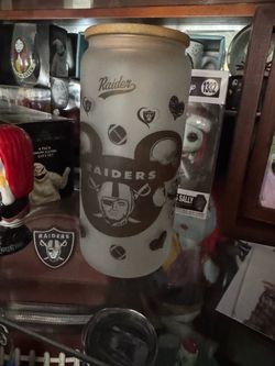 Raiders Mickey glass cup