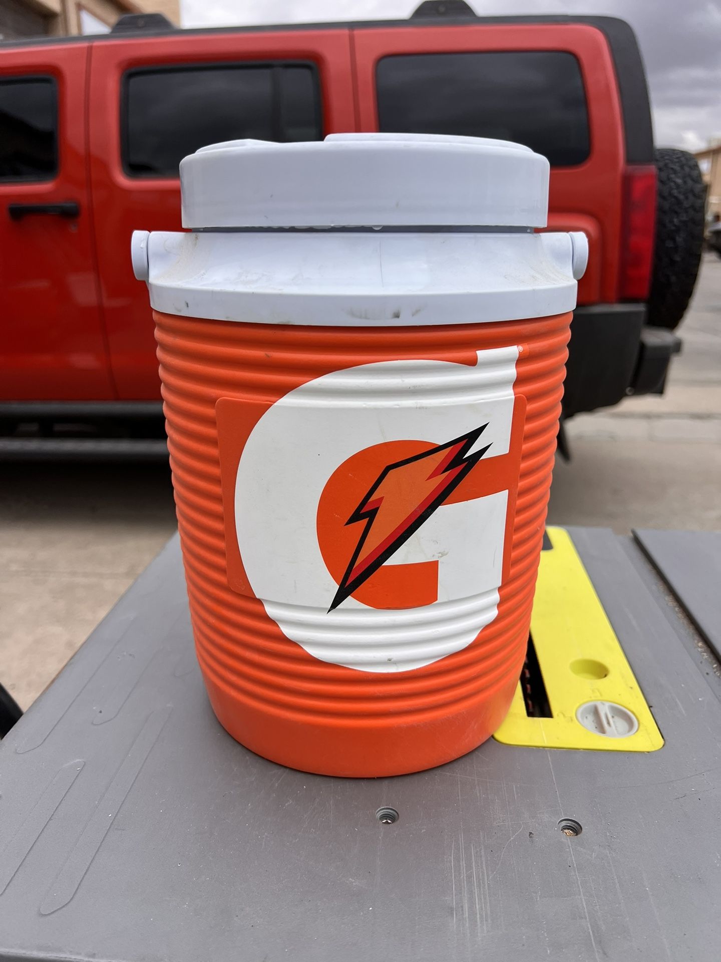 Gatorade 1 Gallon Person Drink Cooler