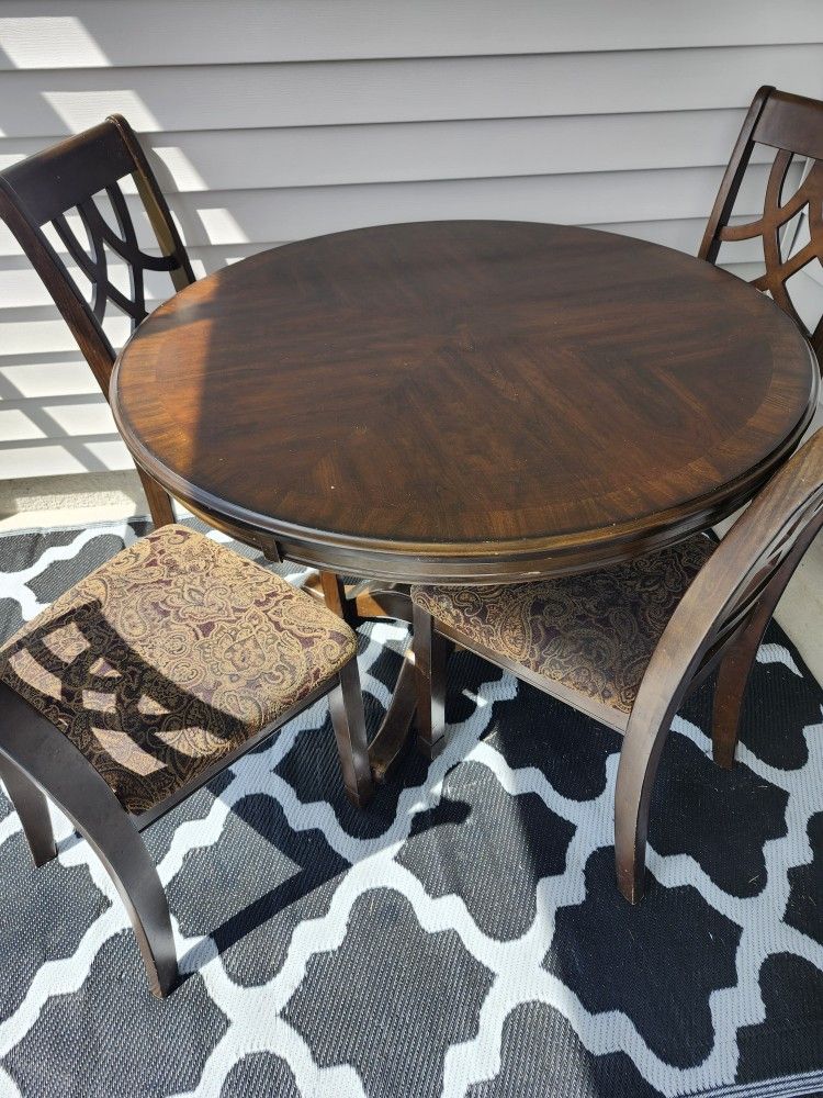 5 Pc. Dining Set 