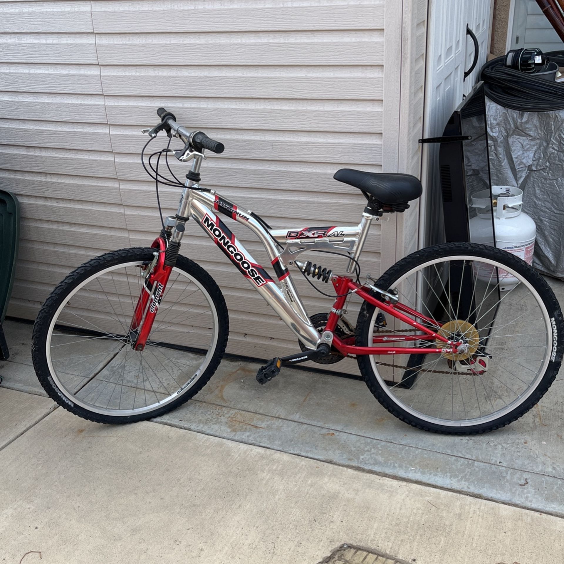 Mongoose DXR AL Element Racing Bike