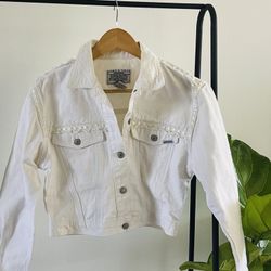 Vintage 1980s jordache denim jacket.  True vintage from the 80s   Bin H