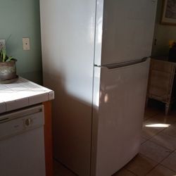 New Frigidaire Top Freezer Refrigerator 30 W. 32 D. 66 H.