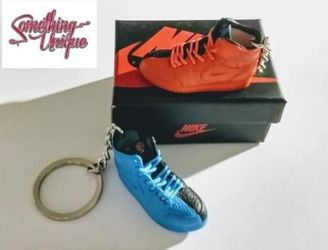 6 Mini Shoe Keychains 