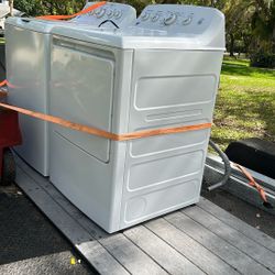 Washer Dryer For Sale GE Brand. 