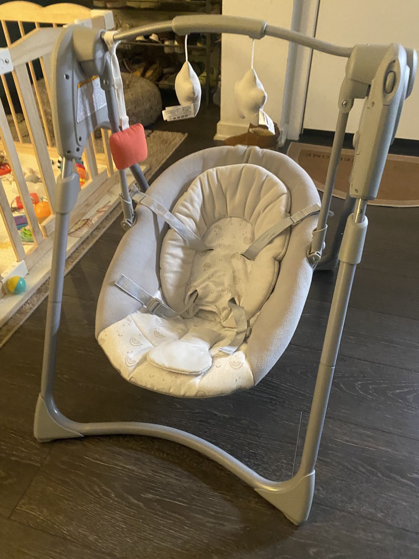 Graco Slim Spaces Baby Swing