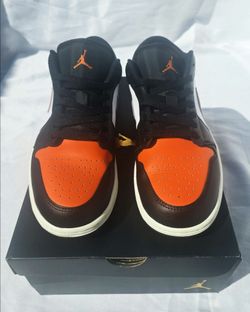 JORDAN 1 LOW
Men's 10.5 Shattered Backboard Low