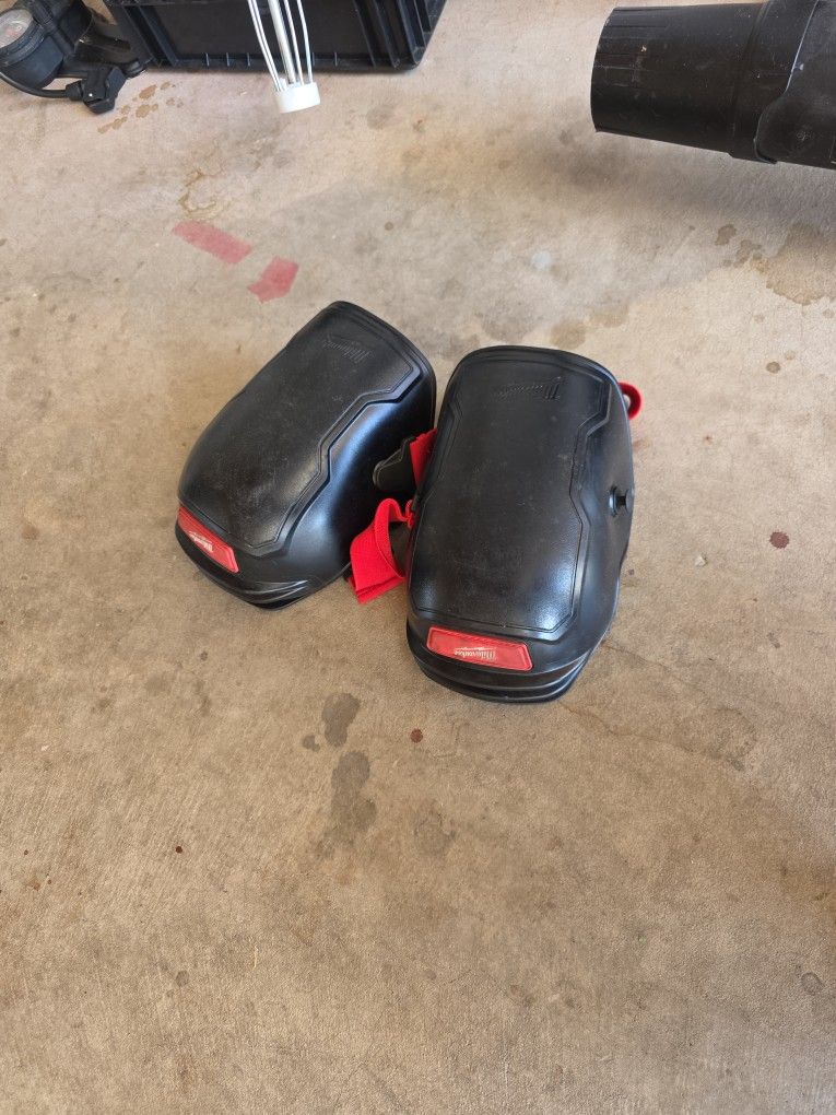 Milwaukee Knee Pads