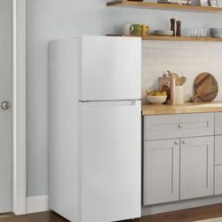Vissani 10.1 cu. ft. Top Freezer Refrigerator in White