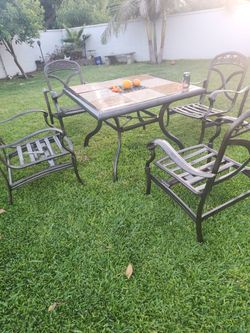 Patio set( no cushions)