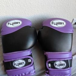 Women's Boxing Gloves, Brand New! Never Used