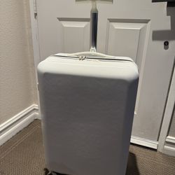 Brand New 24“ Hardshell Luggage  W/TSA Lock ,Double zippers , Spinner Wheels -White $35 Firm