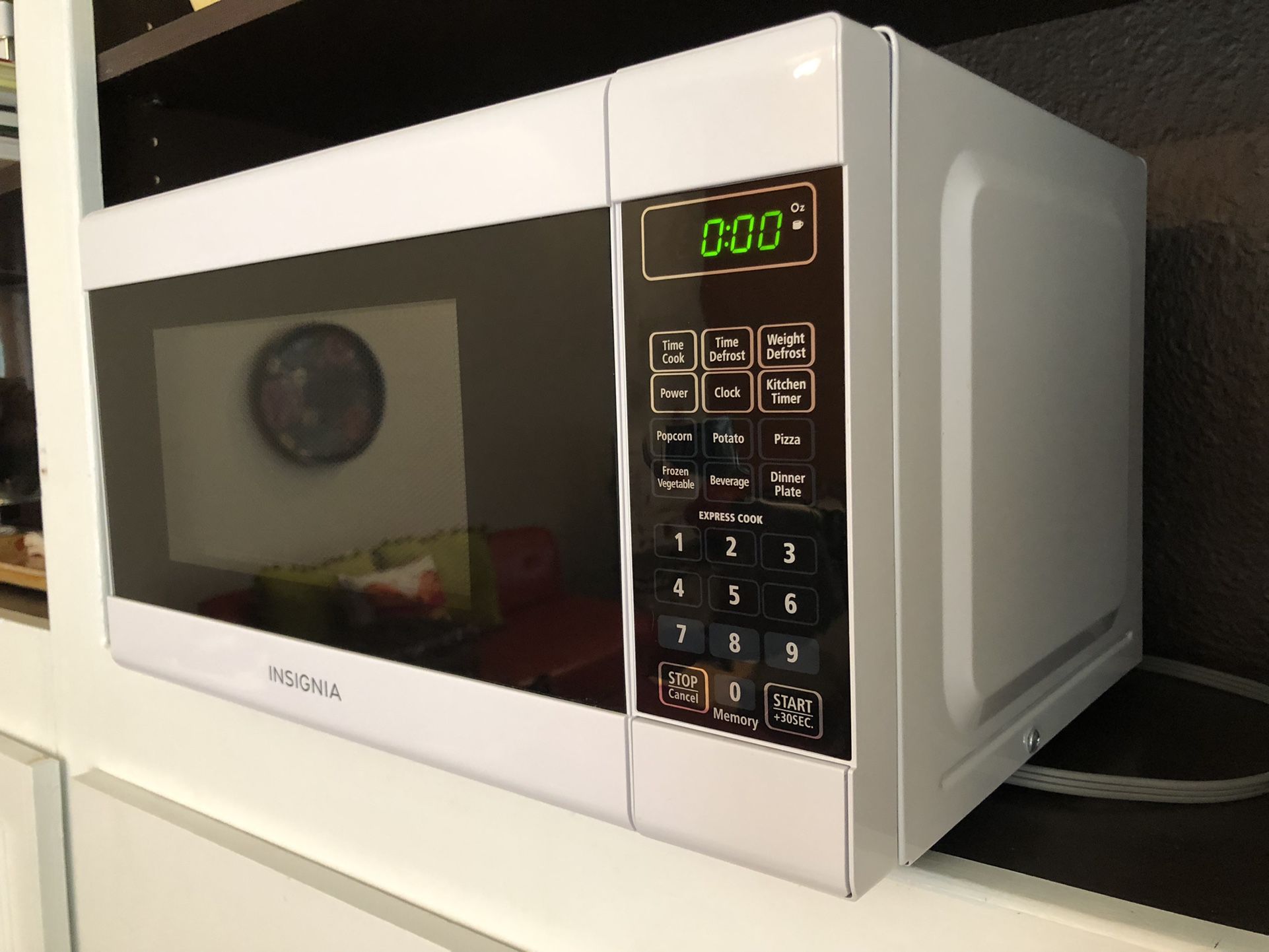 Insignia Microwave 17 X 12 X9.5 for Sale in Palm Coast, FL - OfferUp